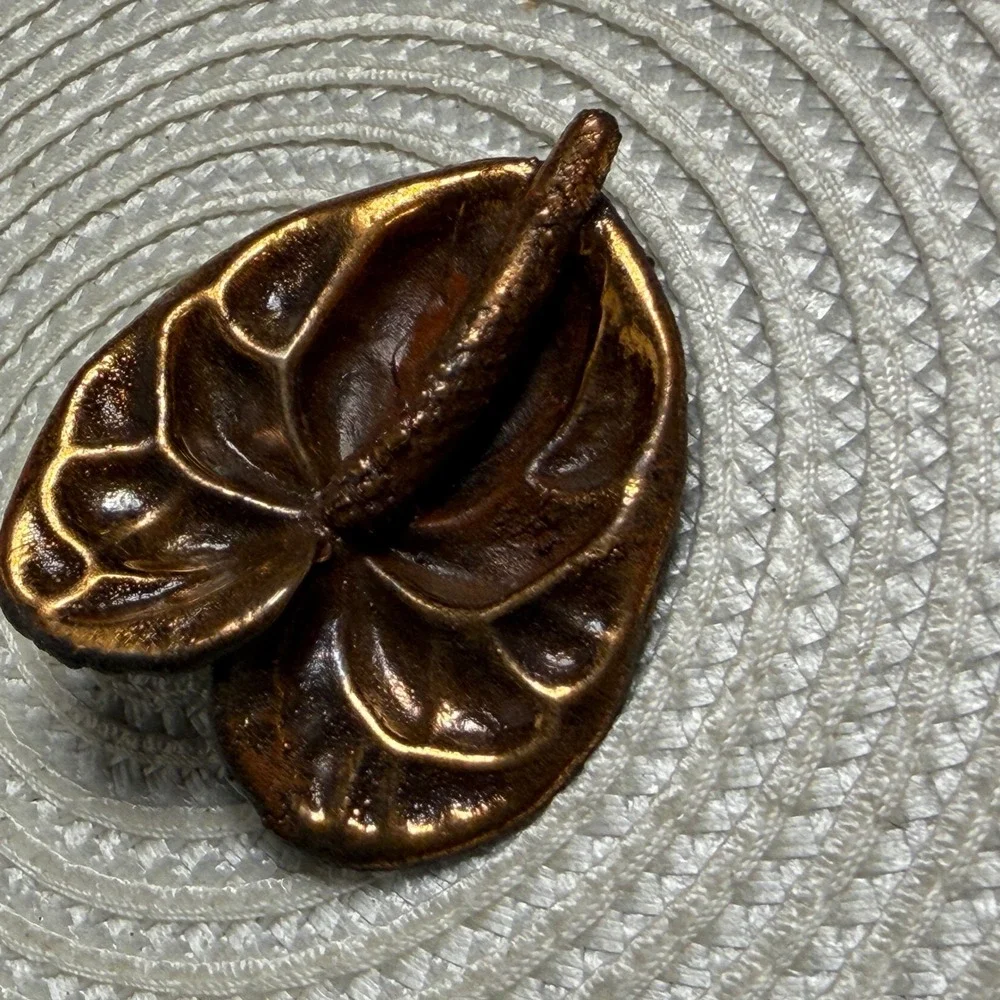 Vintage Genuine Copper Anthurium Leaf Brooch Pin Tropical Botanical Jewelry 2in